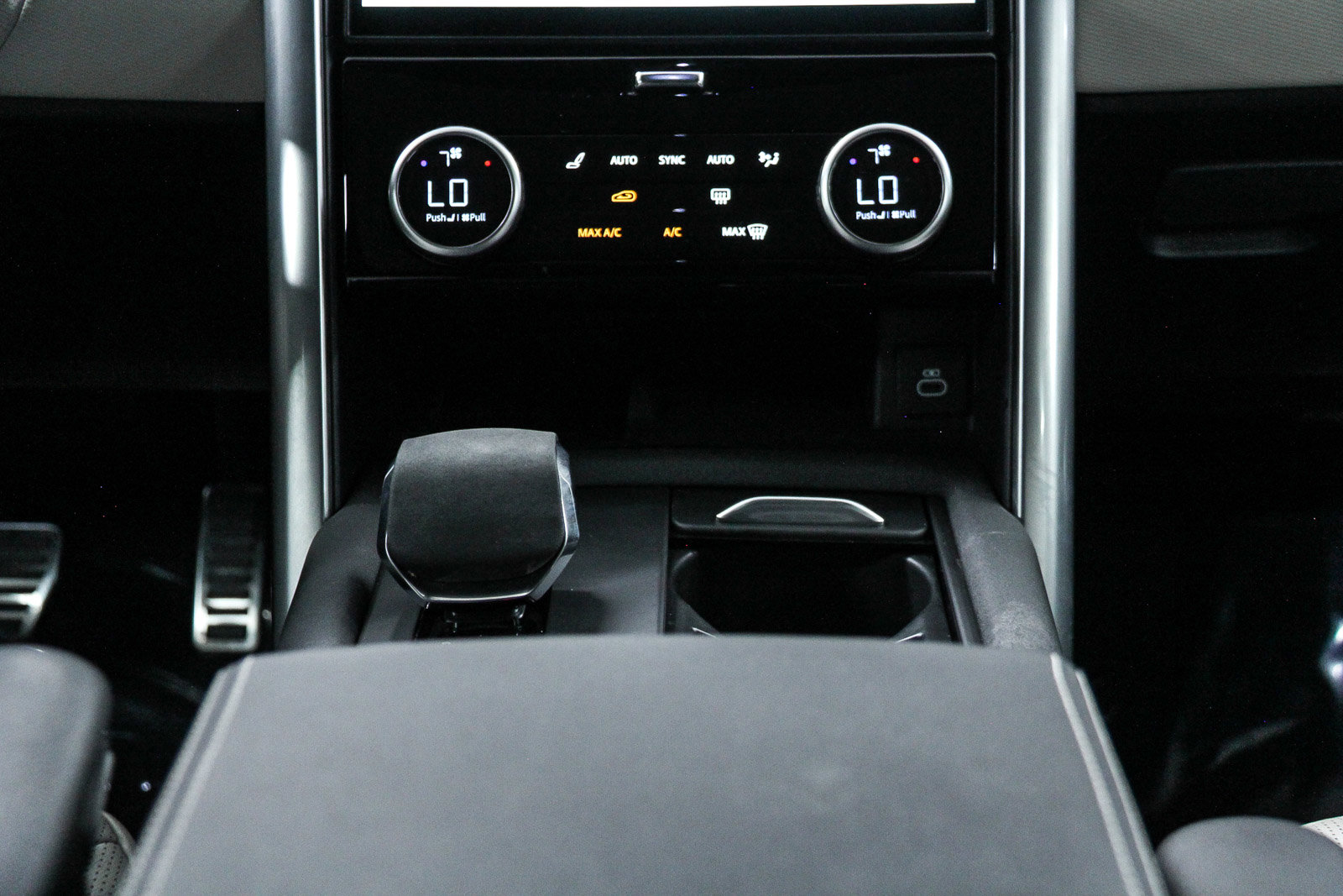 Used 2023 Land Rover Discovery S R-Dynamic image 14