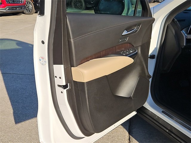 Used 2025 Cadillac XT4 Premium Luxury w/ Cold Weather Package image 17