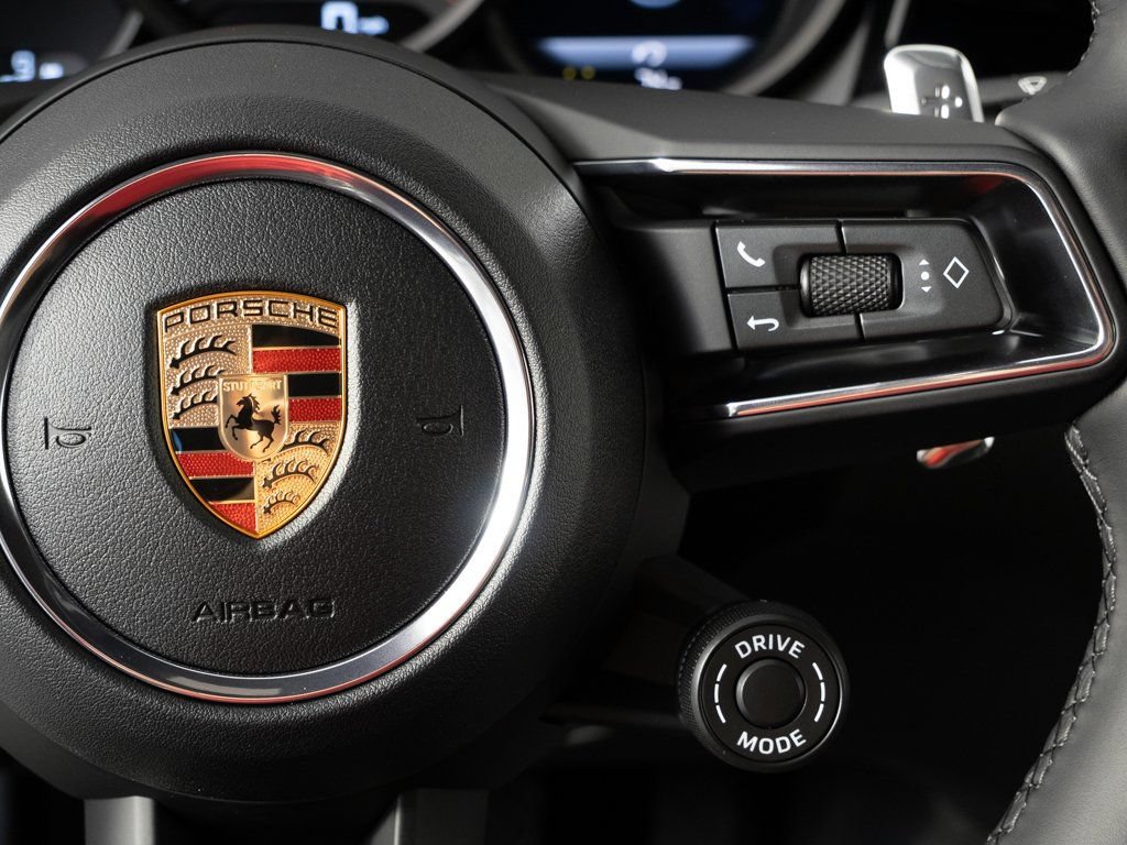 Certified 2026 Porsche Macan AWD/4WD image 11