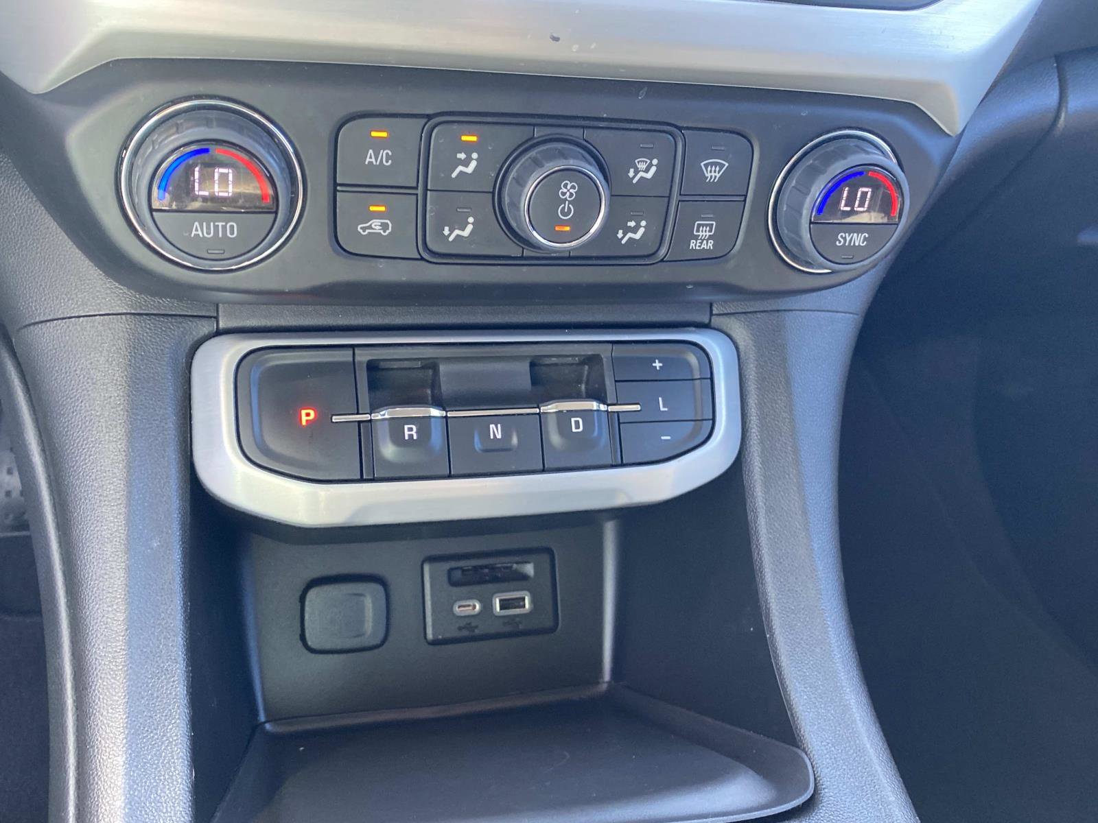 Used 2023 GMC Acadia SLT image 13