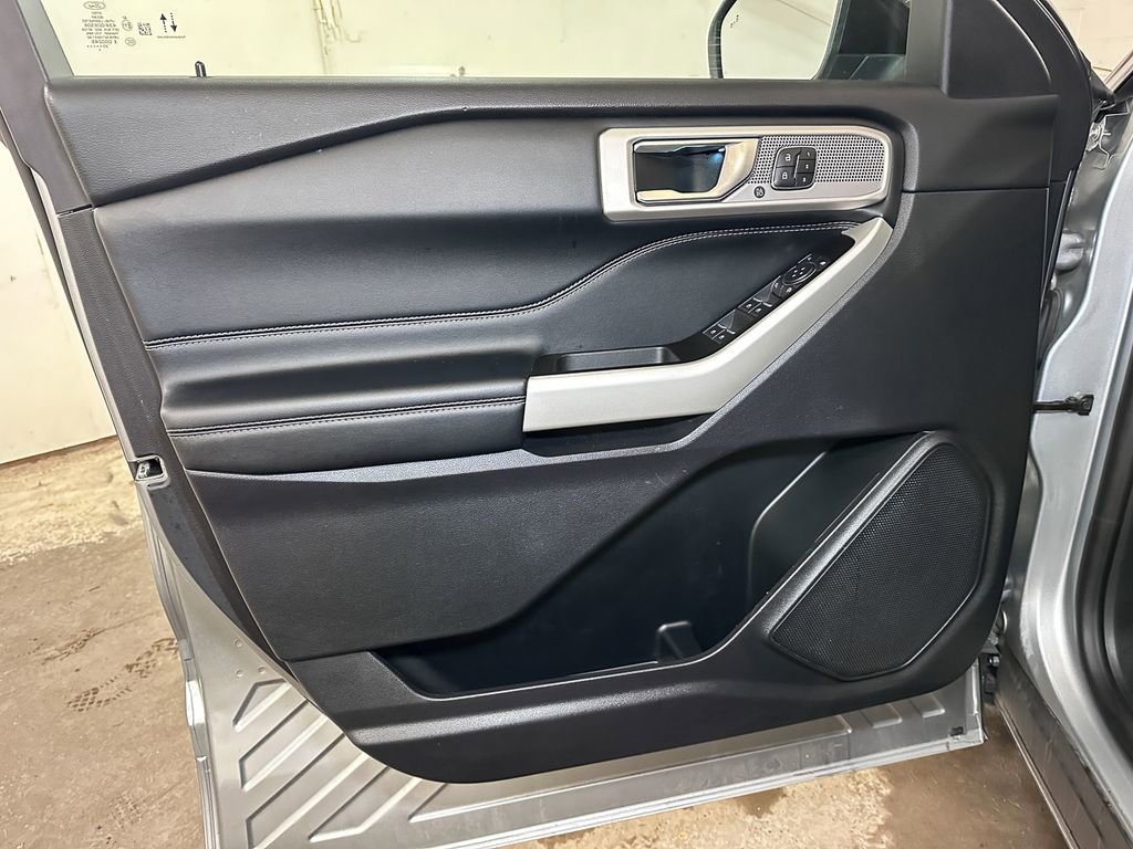 Used 2020 Ford Explorer Limited image 24