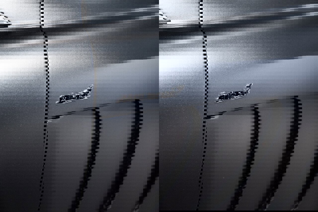 Used 2005 Mercedes-Benz SLR image 32