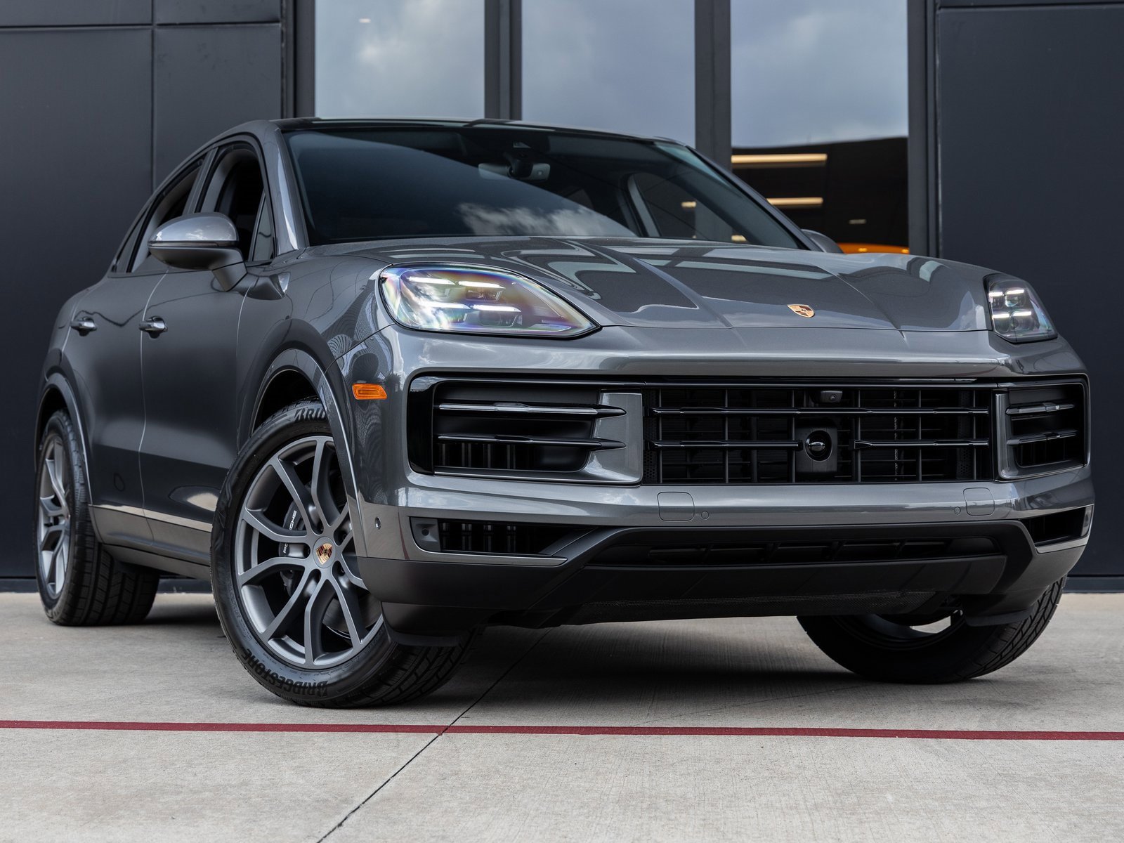 Certified 2025 Porsche Cayenne Coupe image 6