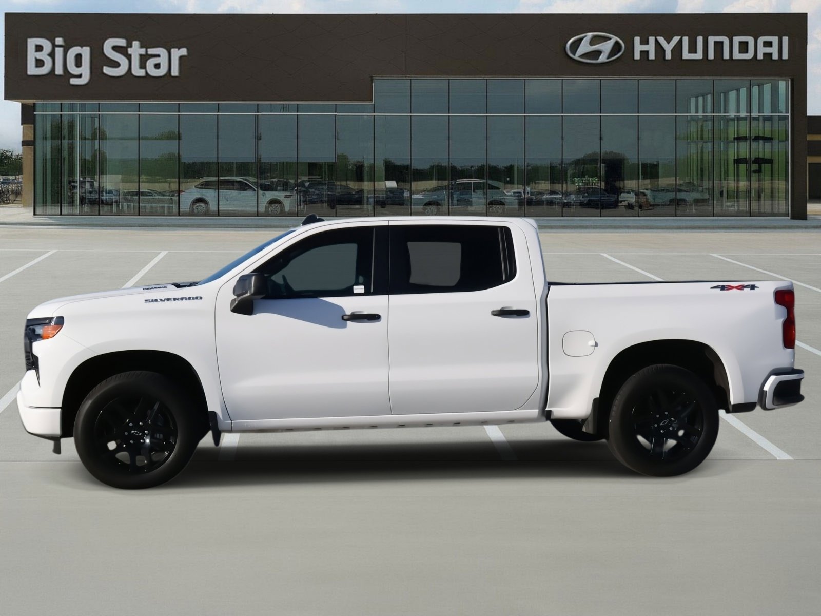 Used 2025 Chevrolet Silverado 1500 Custom image 2