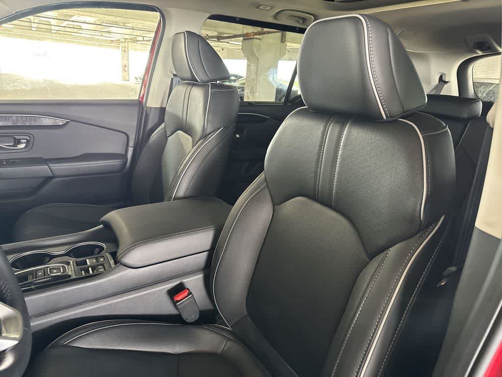 Used 2025 Honda Pilot Elite image 13