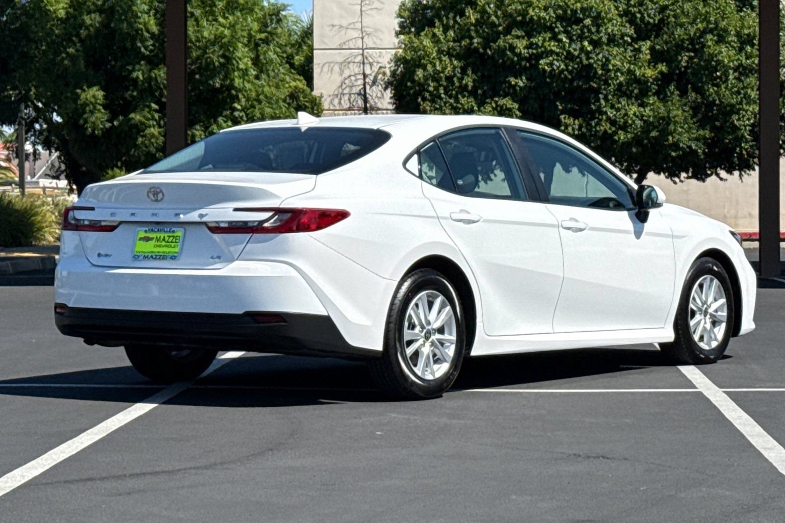 Used 2025 Toyota Camry LE FWD image 11