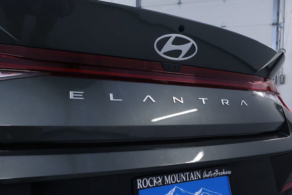 Used 2025 Hyundai Elantra SEL image 9