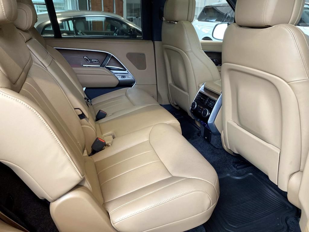 Used 2025 Land Rover Range Rover Long Wheelbase SE AWD/4WD image 26