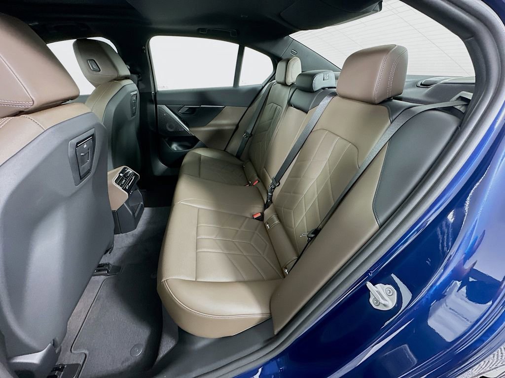 New 2026 BMW i5 eDrive40 w/ Premium Package RWD image 17