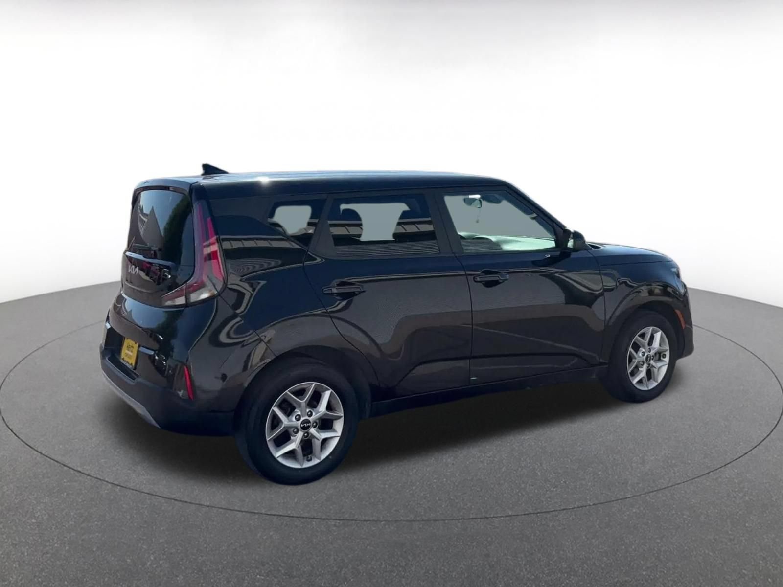 Used 2025 Kia Soul LX w/ LX Technology Package FWD image 14