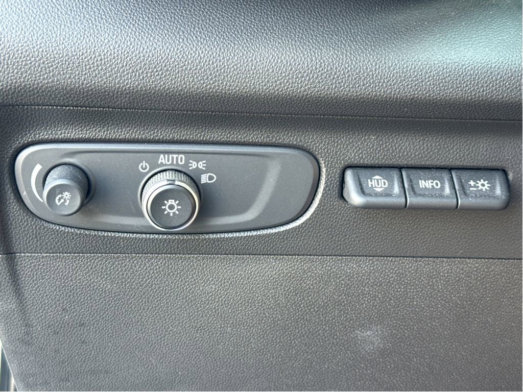 Used 2021 Buick Envision Essence w/ Technology Package I image 12