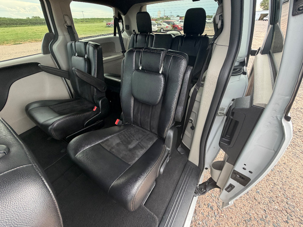 Used 2018 Dodge Grand Caravan SXT FWD image 11