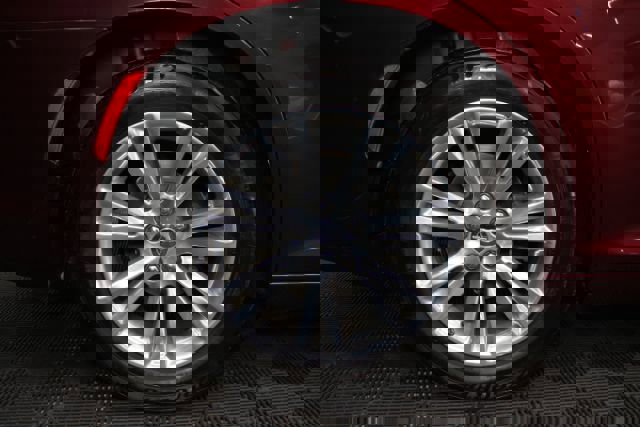 Used 2016 Chrysler 300 C image 5