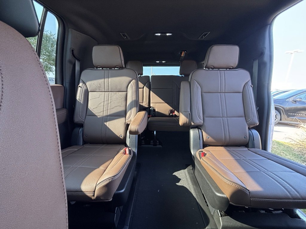 New 2026 Chevrolet Suburban High Country image 8