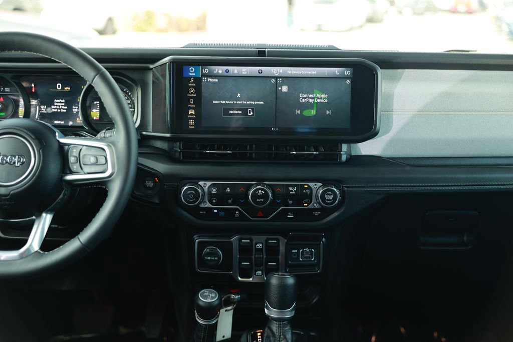 Used 2025 Jeep Wrangler Unlimited Sahara image 28