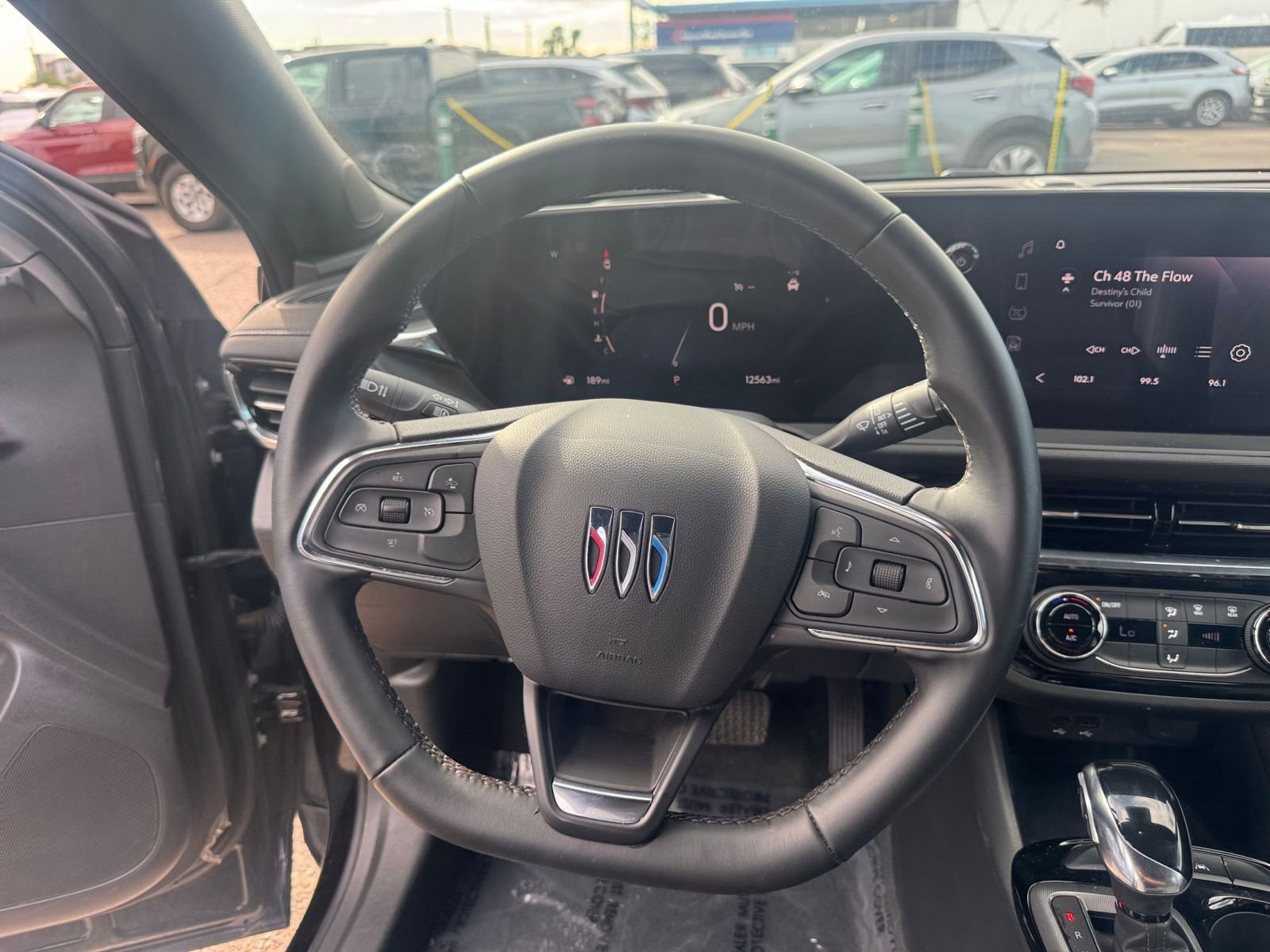 Used 2025 Buick Envista Sport Touring image 27