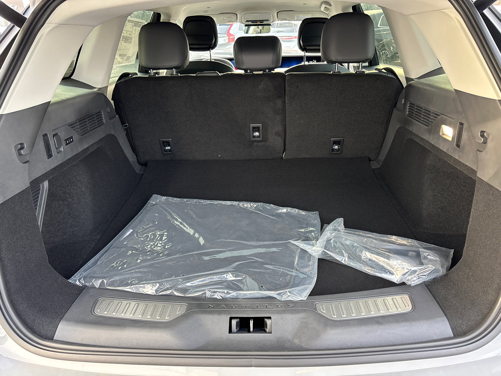 New 2026 Lincoln Nautilus Premier w/ Jet Appearance Package image 9