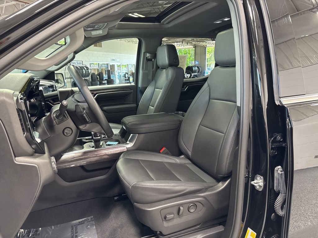 Used 2023 Chevrolet Silverado 1500 LTZ w/ LTZ Premium Package AWD/4WD image 10