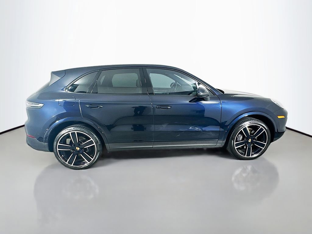 Certified 2023 Porsche Cayenne Platinum Edition image 8