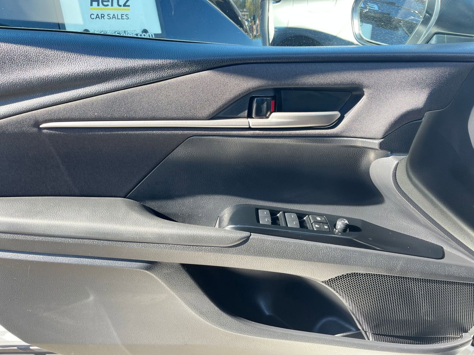 Used 2025 Toyota Camry LE image 28