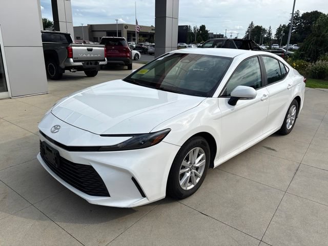 Used 2025 Toyota Camry LE FWD image 3
