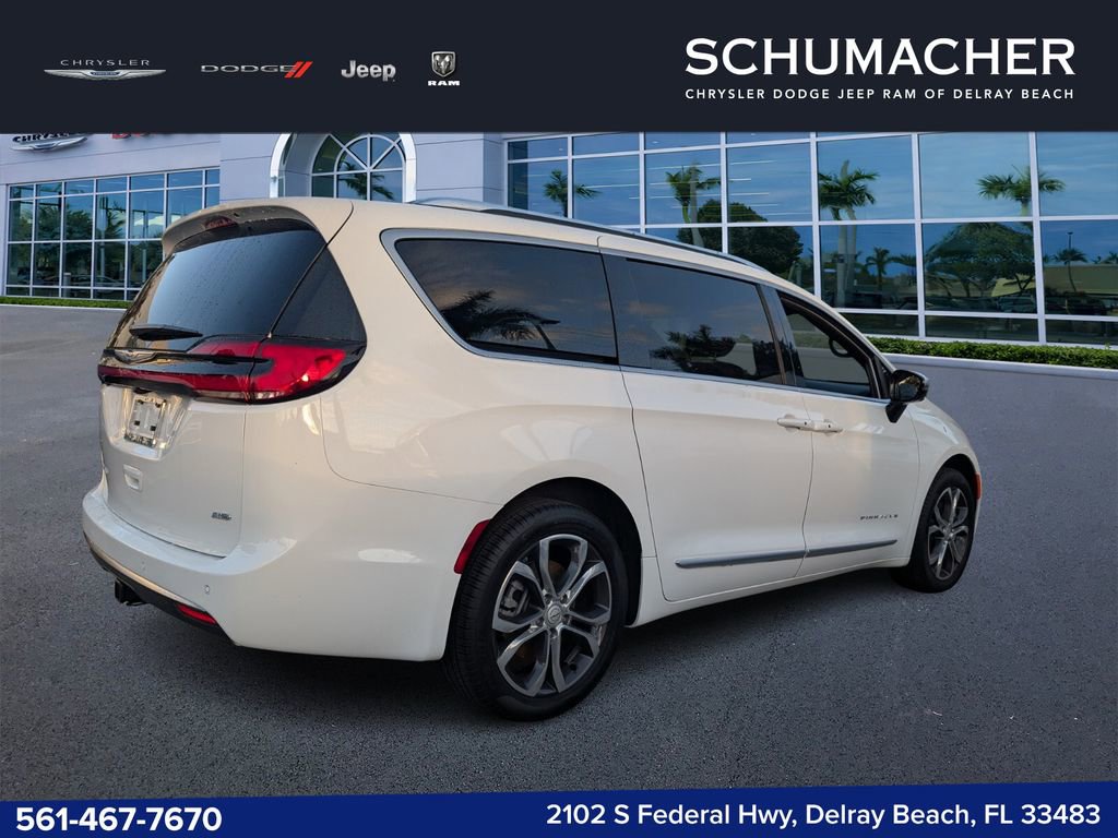 New 2026 Chrysler Pacifica Pinnacle w/ Trailer Tow Group AWD/4WD image 7