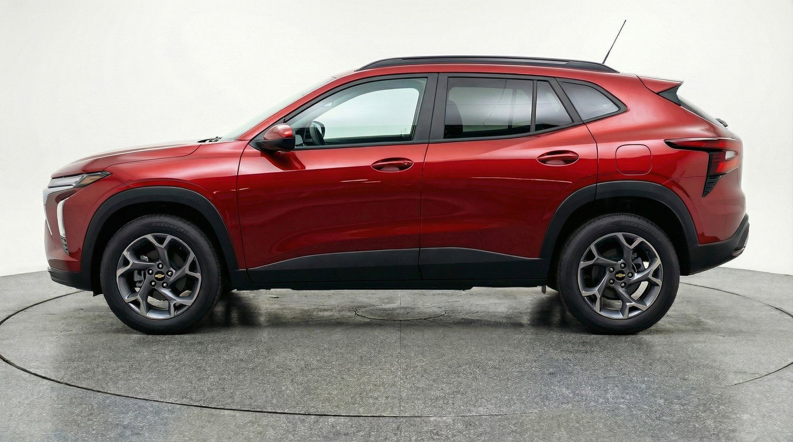 Used 2025 Chevrolet Trax LT FWD image 5
