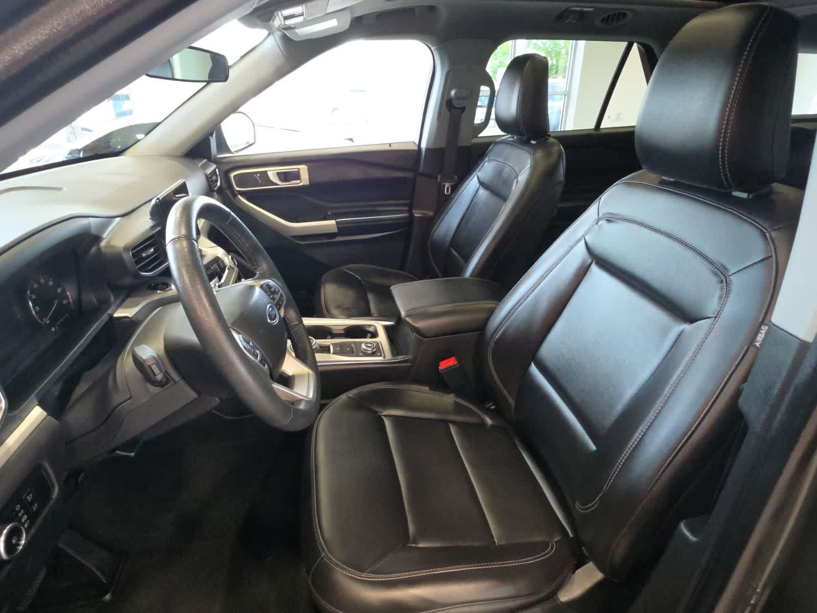 Used 2023 Ford Explorer XLT w/ Equipment Group 202A AWD/4WD image 16