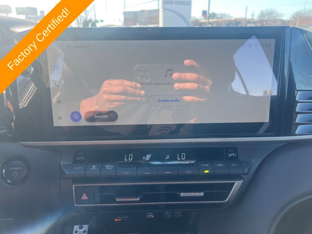 Used 2025 Toyota Camry SE image 20