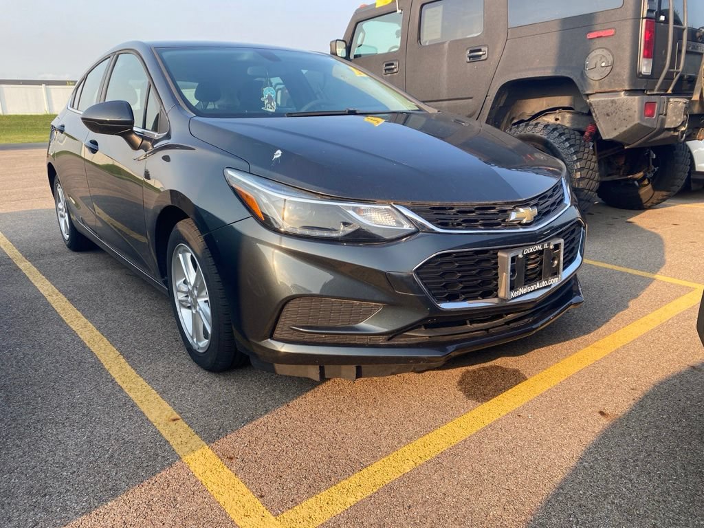 Used 2018 Chevrolet Cruze LT w/ Convenience Package FWD image 3