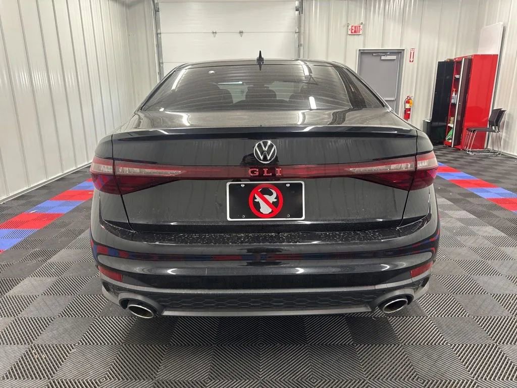 Used 2025 Volkswagen Jetta GLI Autobahn FWD image 4