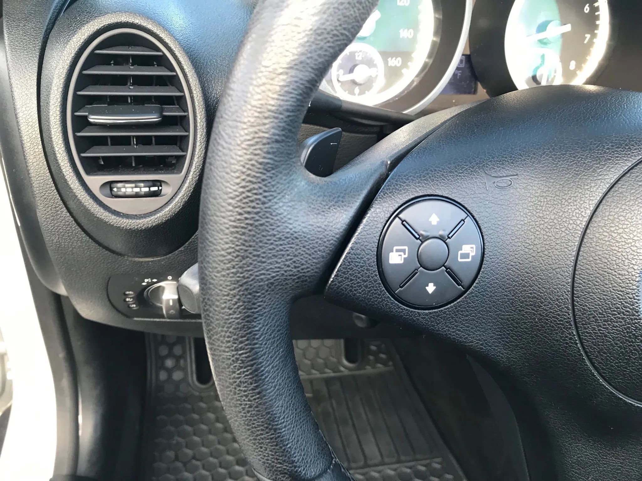 Used 2009 Mercedes-Benz SLK 350 image 15