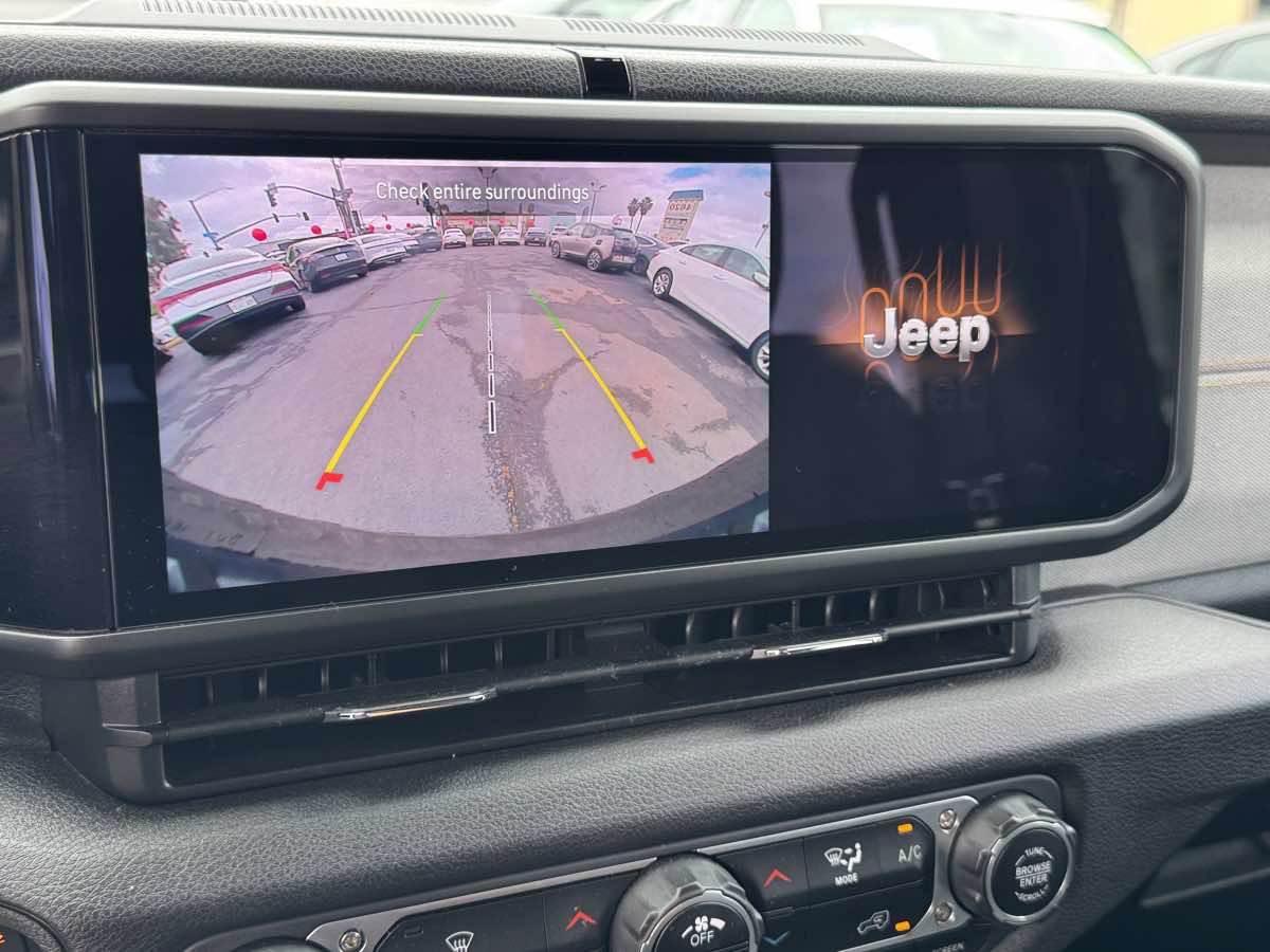 Used 2024 Jeep Wrangler Unlimited AWD/4WD image 34