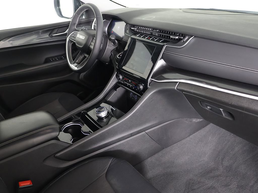 Used 2023 Jeep Grand Cherokee Laredo image 26