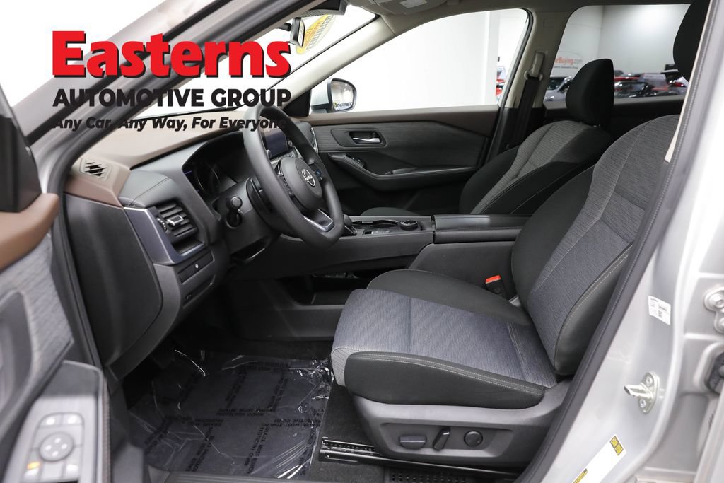Used 2023 Nissan Rogue SV AWD/4WD image 13