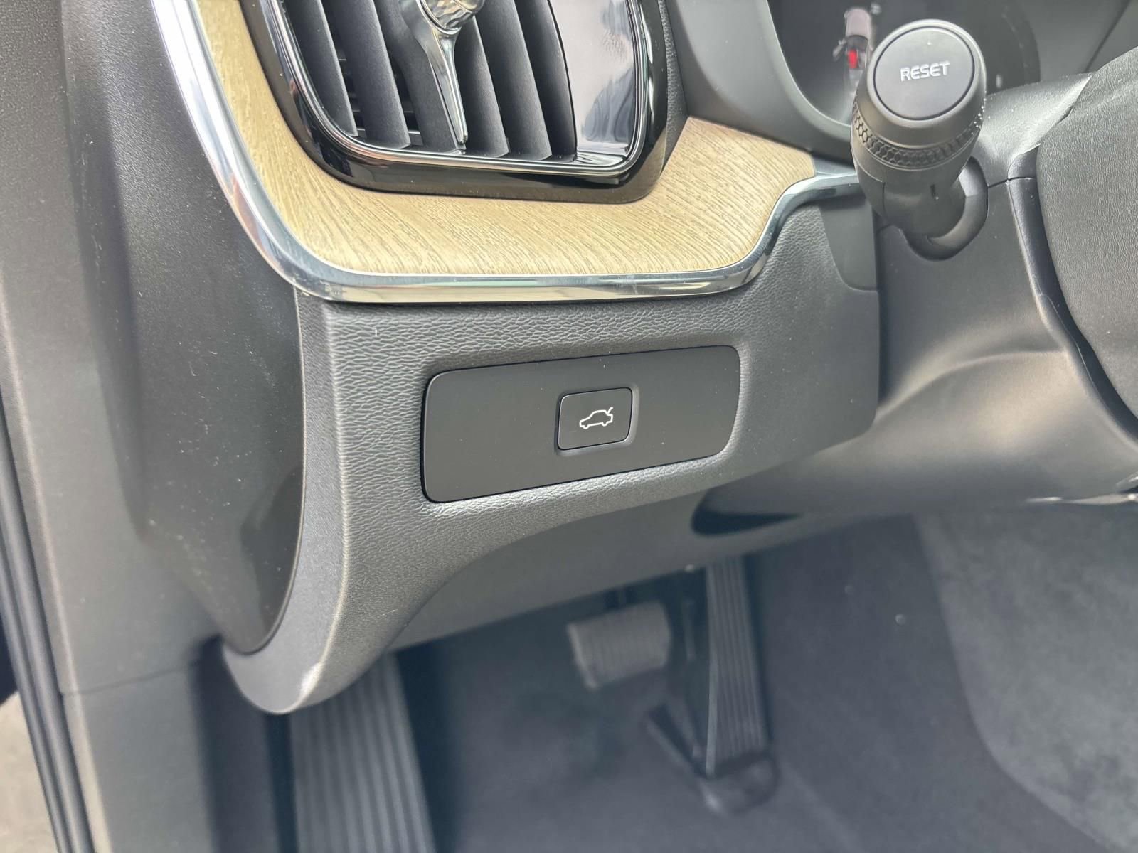 New 2026 Volvo XC60 B5 Plus w/ Protection Package Premier image 14