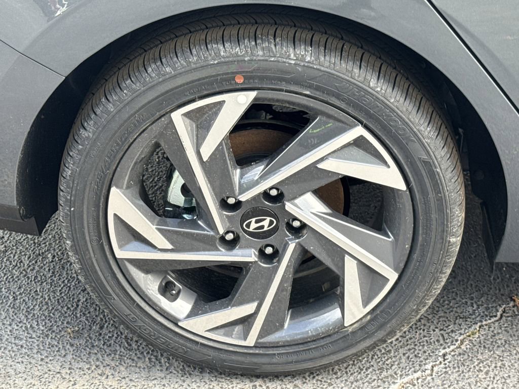 New 2026 Hyundai Elantra Limited FWD image 17