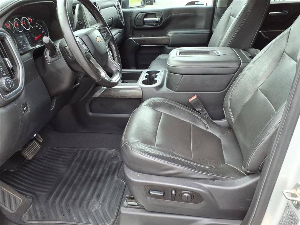 Used 2020 Chevrolet Silverado 2500 LTZ w/ LTZ Convenience Package AWD/4WD image 11