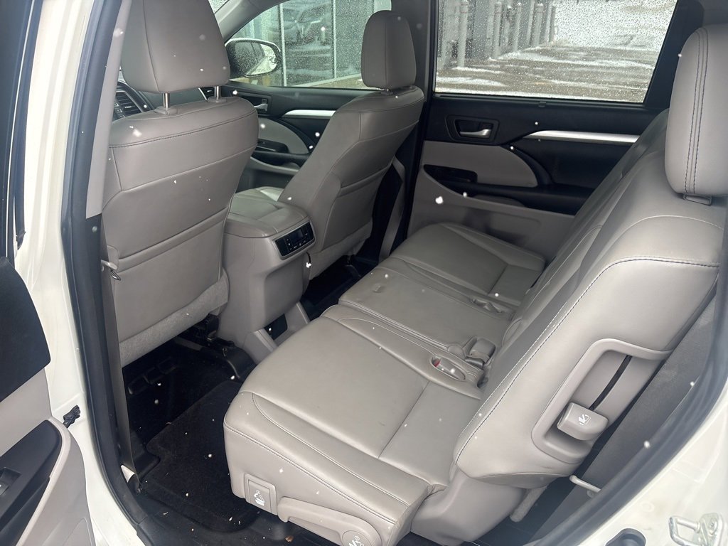 Used 2015 Toyota Highlander XLE image 12