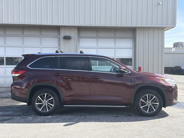 Used 2017 Toyota Highlander XLE image 4