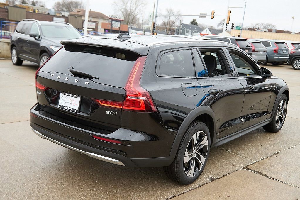 New 2026 Volvo V60 B5 Cross Country Plus w/ Climate Package image 9