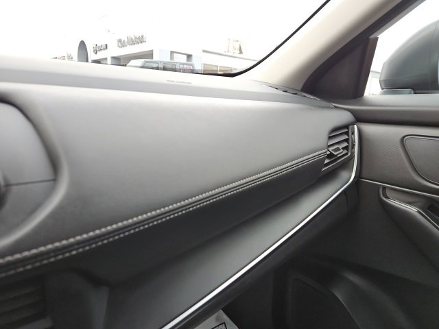 Used 2024 Nissan Rogue S image 34