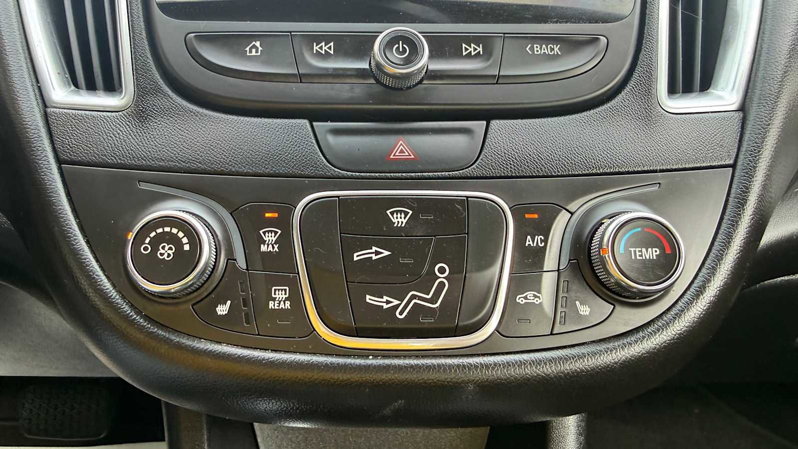 Used 2016 Chevrolet Malibu LT w/ Leather Package FWD image 23
