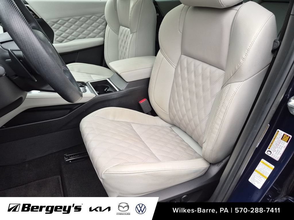 Used 2023 Mitsubishi Outlander SEL AWD/4WD image 12