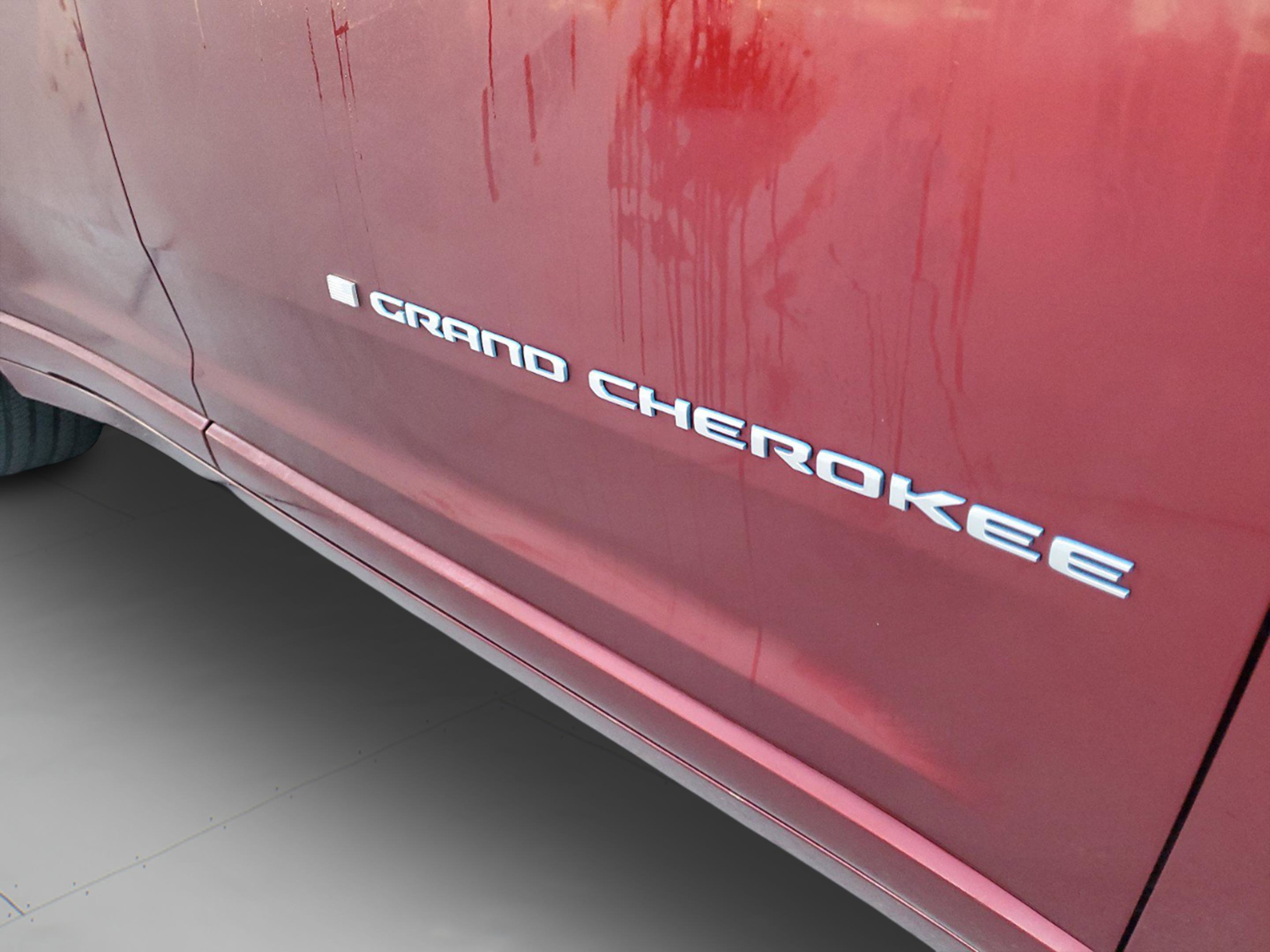 Used 2024 Jeep Grand Cherokee Overland w/ Advanced Protech Group III image 34