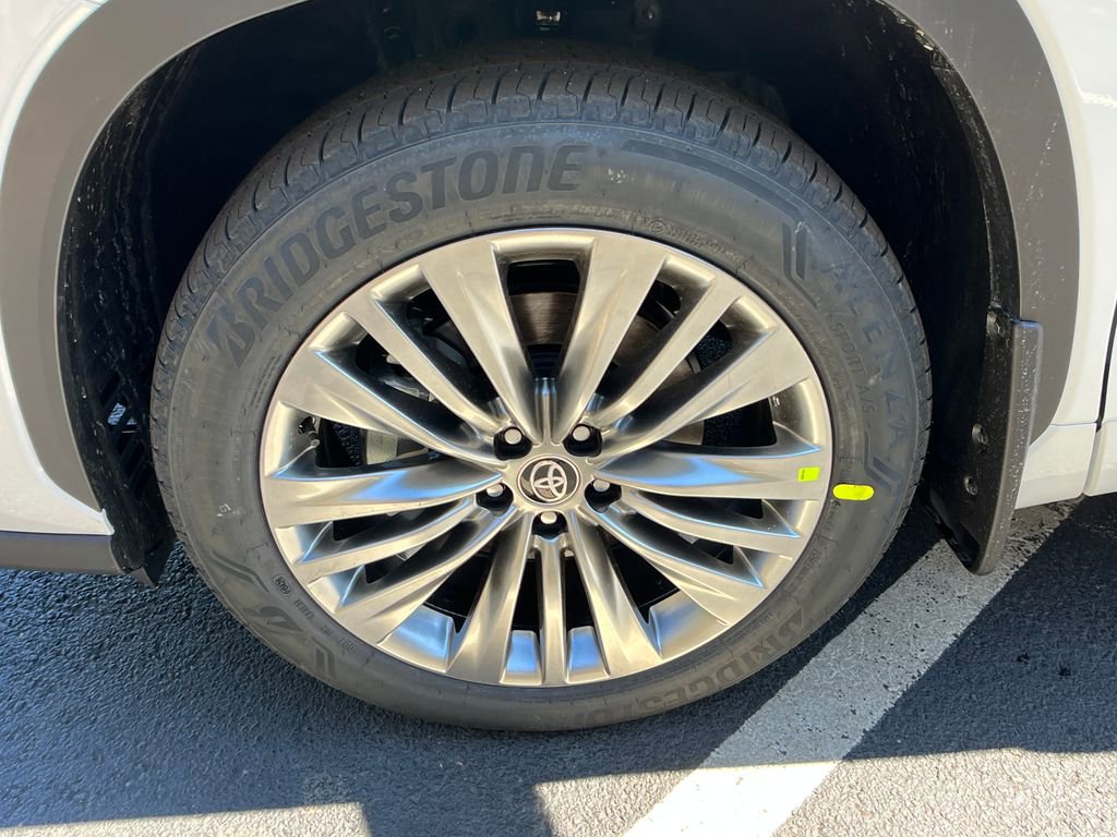 New 2026 Toyota Highlander Platinum image 26