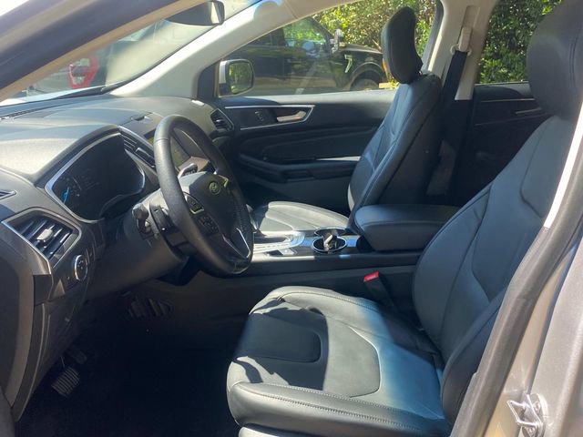 Used 2017 Ford Edge Titanium w/ Equipment Group 301A FWD image 11