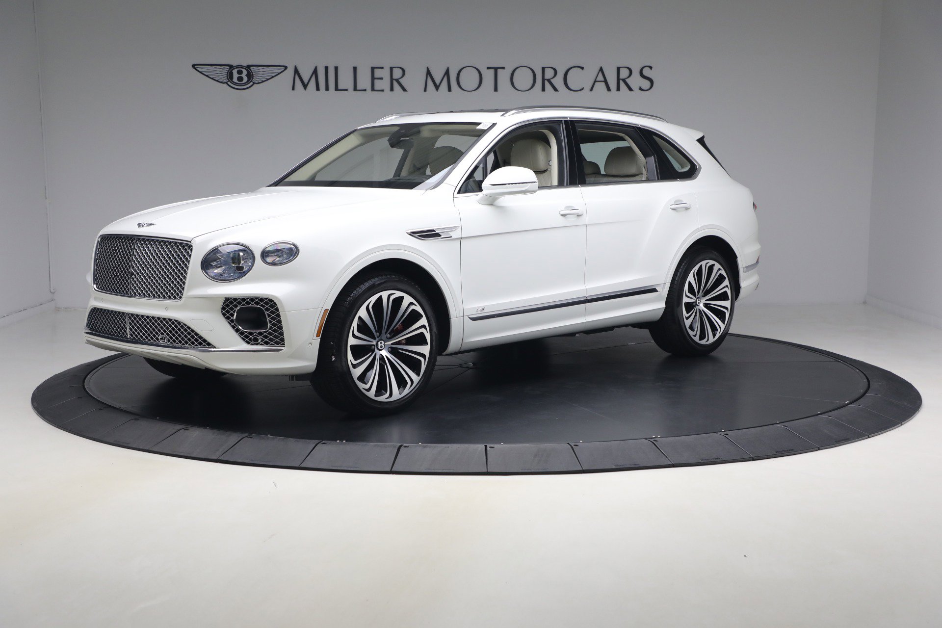 Used 2022 Bentley Bentayga AWD/4WD image 2