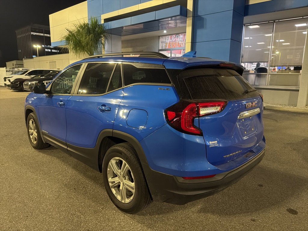 Used 2024 GMC Terrain SLE w/ Driver Convenience Package image 3