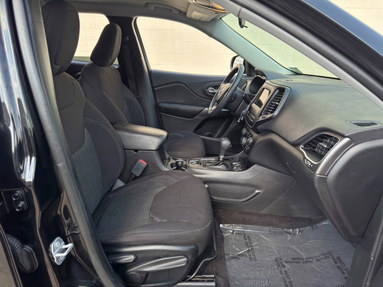 Used 2019 Jeep Cherokee Latitude w/ Popular Appearance Group FWD image 14